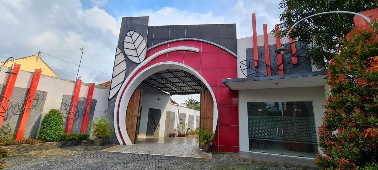 Oyo 90831 Hotel Gardenia Prambanan Surakarta  Exterior photo