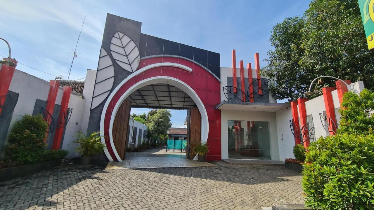 Oyo 90831 Hotel Gardenia Prambanan Surakarta  Exterior photo